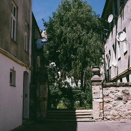 Sarge Aparment *